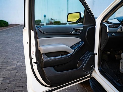 Used 2019 Chevrolet Suburban LT image 23