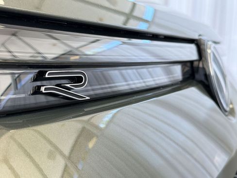 New 2026 Volkswagen Tiguan SE R-Line FWD image 37