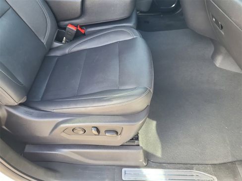 Certified 2024 GMC Sierra 1500 SLT image 17