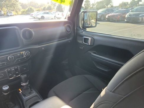 Used 2023 Jeep Gladiator Sport image 23