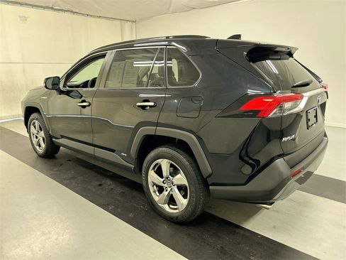 Used 2019 Toyota RAV4 Limited image 6