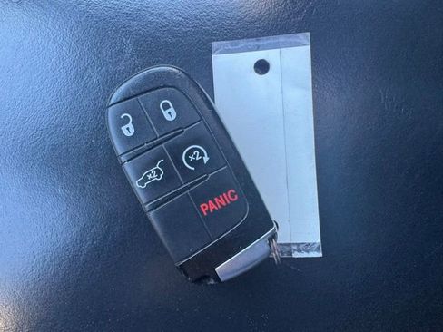 Used 2019 Dodge Durango R/T w/ Technology Group image 32