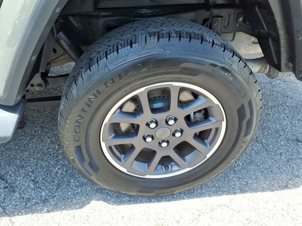 Used 2021 Jeep Gladiator Overland w/ Safety Group AWD/4WD image 7