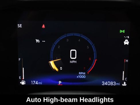 Used 2025 Chevrolet Trax LT w/ LT Convenience Package FWD image 17