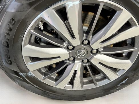 Used 2017 Nissan Pathfinder SL w/ SL Tech Package FWD image 14