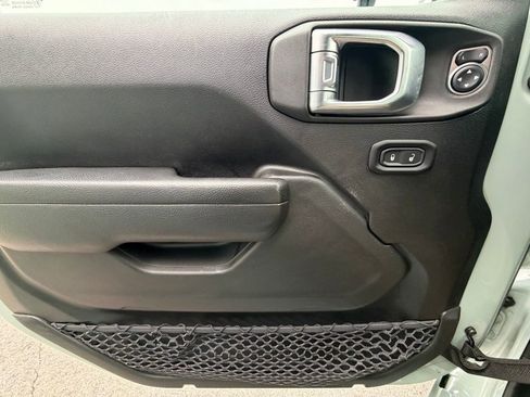 Used 2023 Jeep Wrangler Unlimited Rubicon 4xe image 31