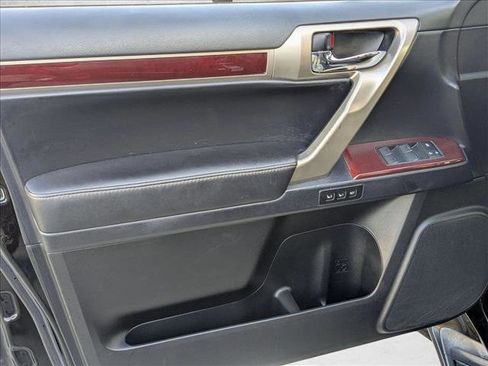 Used 2019 Lexus GX 460 image 11