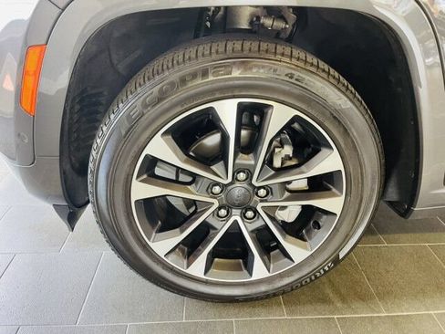 Used 2023 Jeep Grand Cherokee Overland w/ Luxury Tech Group IV AWD/4WD image 33