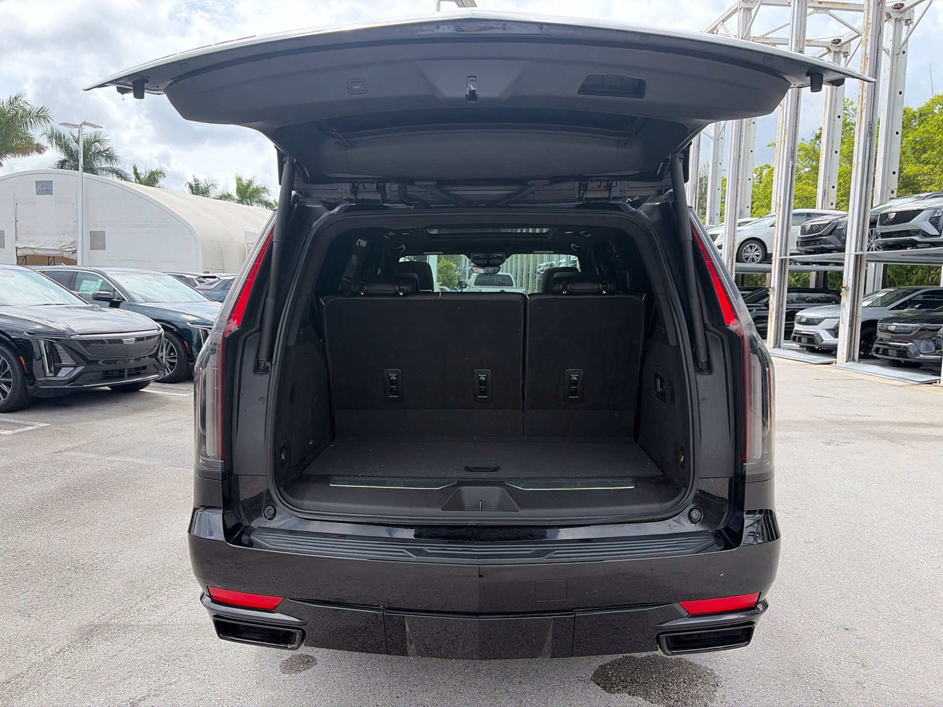 Certified 2023 Cadillac Escalade Premium Luxury RWD image 6