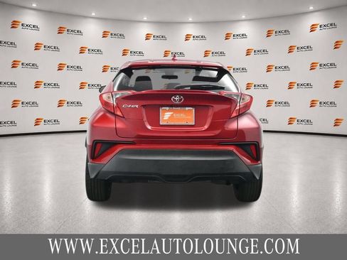 Used 2020 Toyota C-HR LE FWD image 4