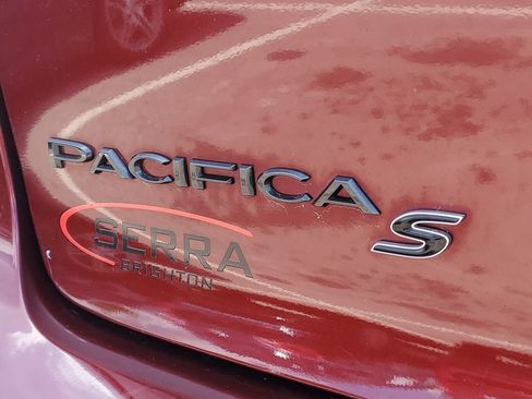 Used 2019 Chrysler Pacifica Limited w/ S Appearance Package FWD image 6