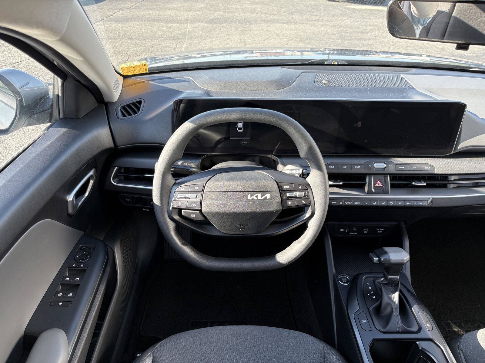 Used 2025 Kia K4 FWD image 27