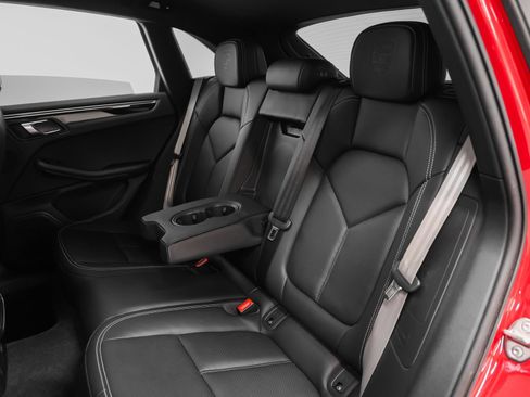 Certified 2023 Porsche Macan AWD/4WD image 43