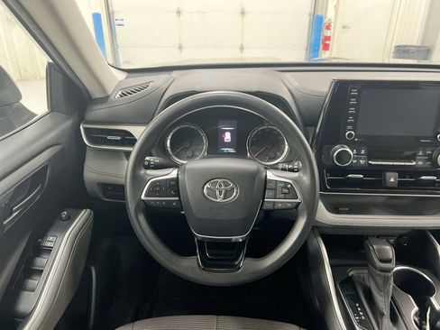 Used 2020 Toyota Highlander L AWD/4WD image 11
