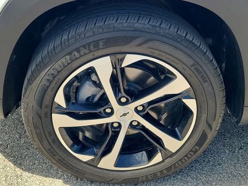 Certified 2024 Chevrolet Trax RS w/ Driver Confidence Package image 7