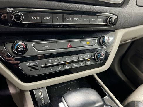 Used 2020 Kia Sedona SX image 16