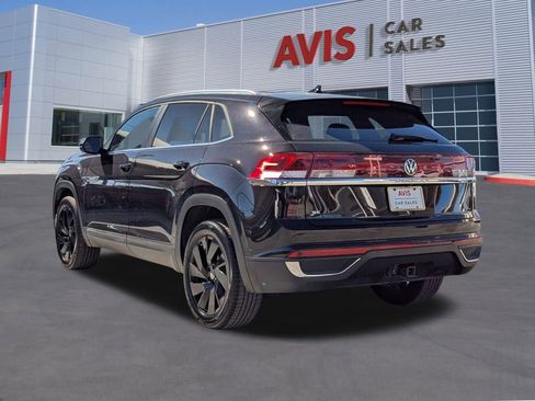 Used 2025 Volkswagen Atlas Cross Sport SE image 3