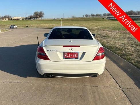 Used 2011 Mercedes-Benz SLK 300 image 4