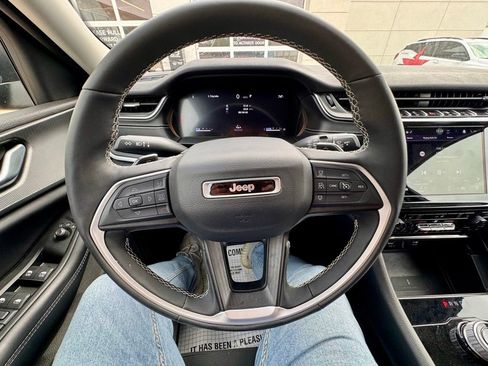 Used 2024 Jeep Grand Cherokee Laredo w/ Luxury Tech Group I image 12