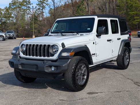 Used 2024 Jeep Wrangler Sport S image 5
