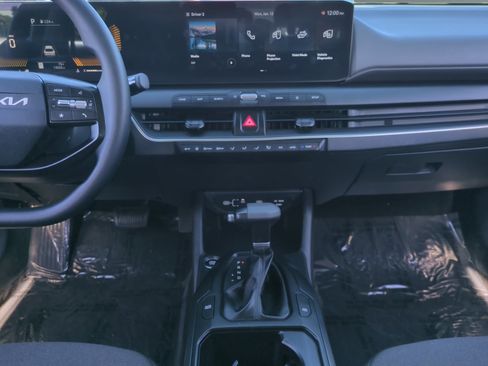 Used 2025 Kia K4 LXS image 11
