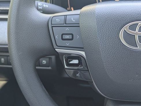 Used 2025 Toyota Camry LE w/ Convenience Package image 21