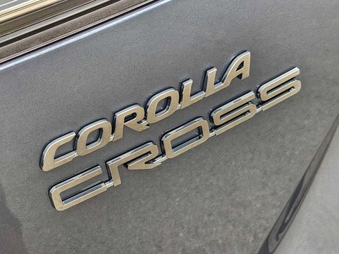 Used 2026 Toyota Corolla Cross XLE FWD image 12
