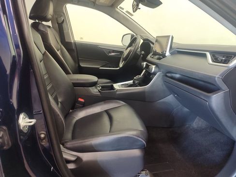 Used 2019 Toyota RAV4 XLE Premium w/ Cold Weather Package AWD/4WD image 16