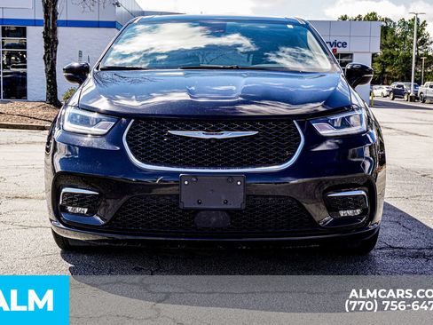 Used 2024 Chrysler Pacifica Touring-L FWD image 11