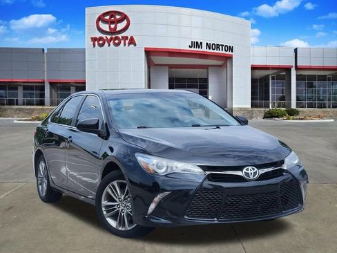 Used 2016 Toyota Camry SE FWD image 1