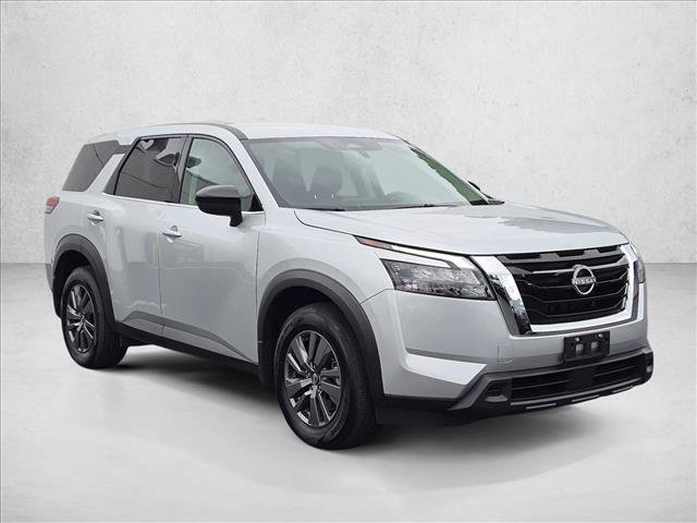 Used 2025 Nissan Pathfinder S AWD/4WD image 3