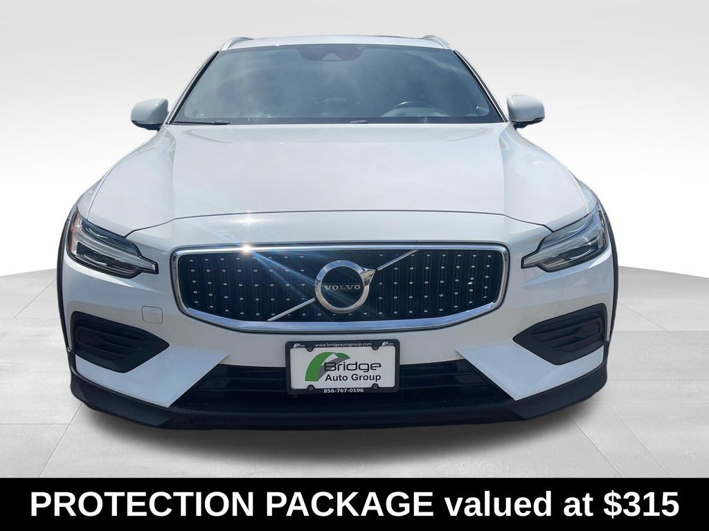 Used 2020 Volvo V60 T5 Cross Country w/ Protection Package AWD/4WD image 2