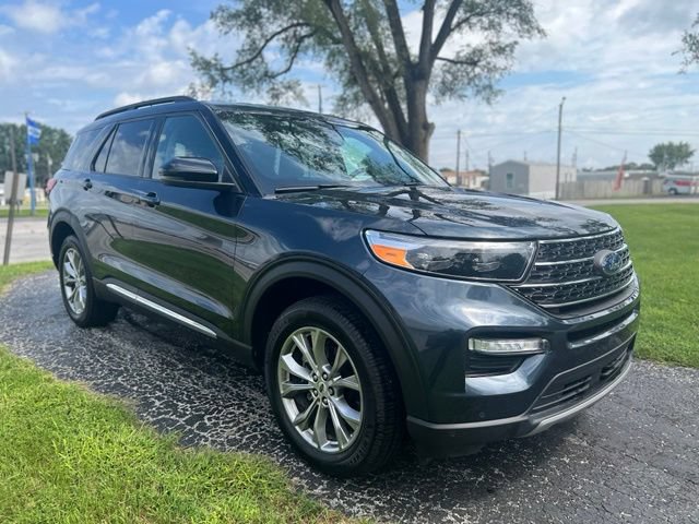 Used 2024 Ford Explorer XLT w/ Equipment Group 202A AWD/4WD image 2