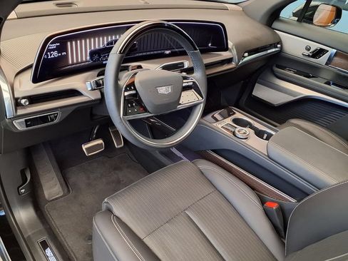 Certified 2026 Cadillac Vistiq Luxury AWD/4WD image 3