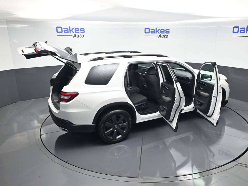 Used 2025 Honda Pilot Sport image 56