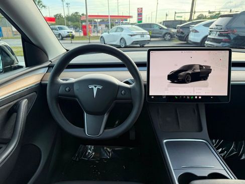 Used 2023 Tesla Model Y Long Range AWD/4WD image 19