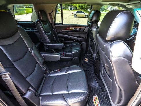 Used 2018 Cadillac Escalade Luxury image 47