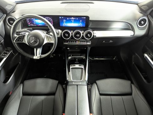 Used 2025 Mercedes-Benz GLB 250 image 10