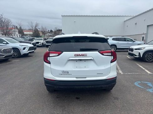 Used 2023 GMC Terrain SLE w/ Driver Convenience Package image 7