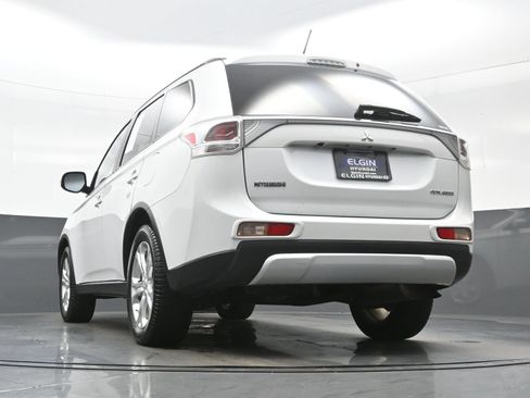 Used 2015 Mitsubishi Outlander SE AWD/4WD image 32