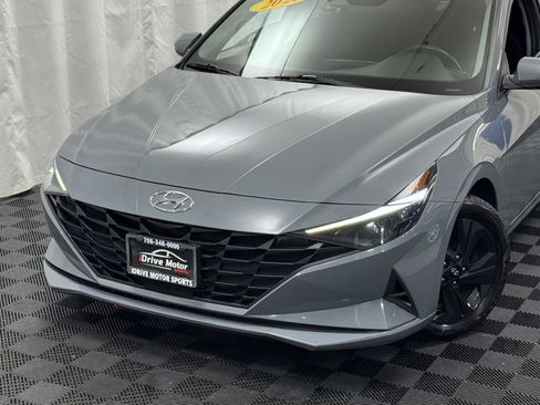 Used 2022 Hyundai Elantra SEL w/ Convenience Package image 3