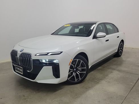 Used 2025 BMW 740i image 33