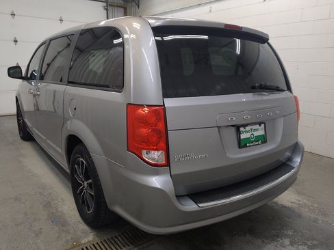 Used 2018 Dodge Grand Caravan SE FWD image 5