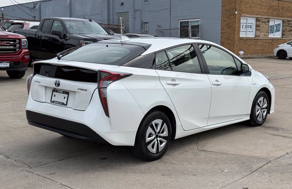 Used 2017 Toyota Prius Three w/ Advanced Technology Package FWD image 6
