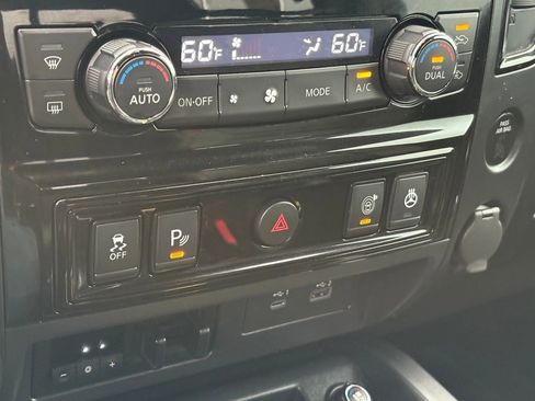 Used 2021 Nissan Titan PRO-4X w/ Pro-4x Convenience Package image 25