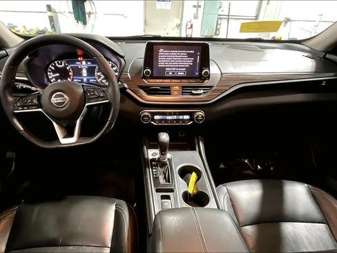 Used 2019 Nissan Altima 2.5 Platinum FWD image 16