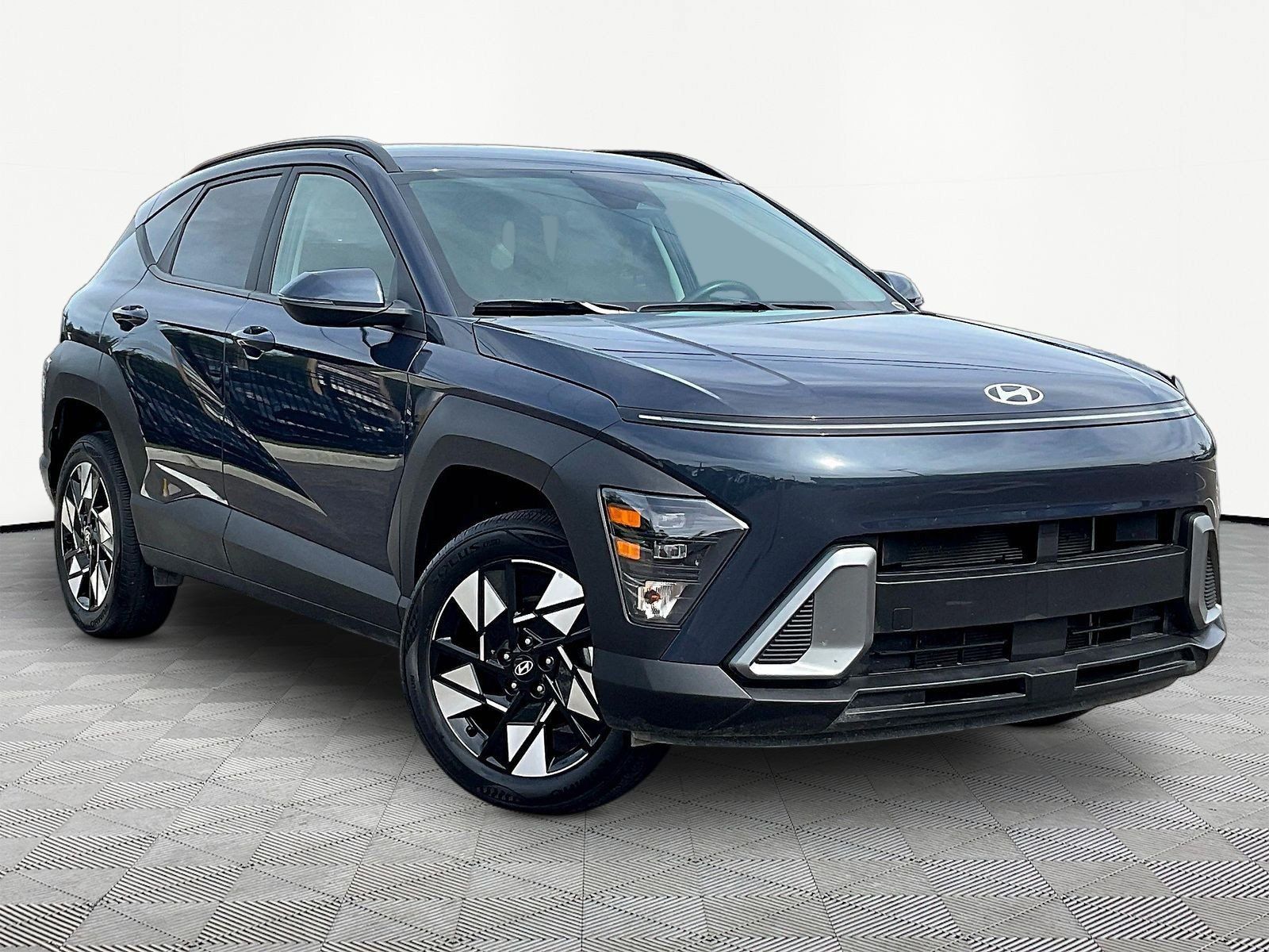 Used 2025 Hyundai Kona SEL AWD/4WD image 3