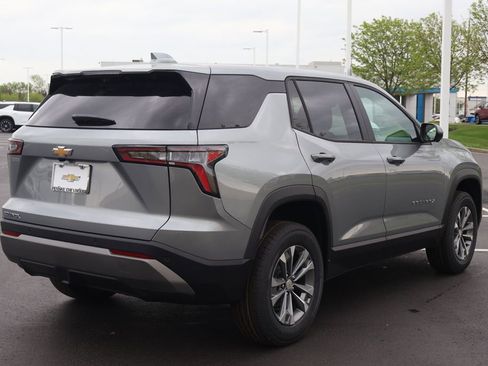New 2026 Chevrolet Equinox LT w/ Convenience Package II FWD image 8