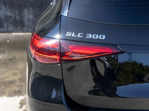 Used 2023 Mercedes-Benz GLC 300 4MATIC image 18