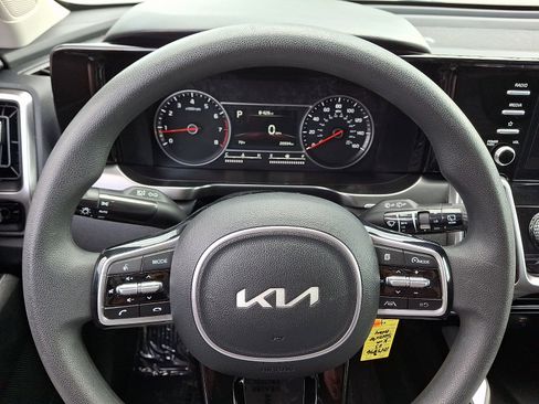 Used 2023 Kia Sorento LX image 19